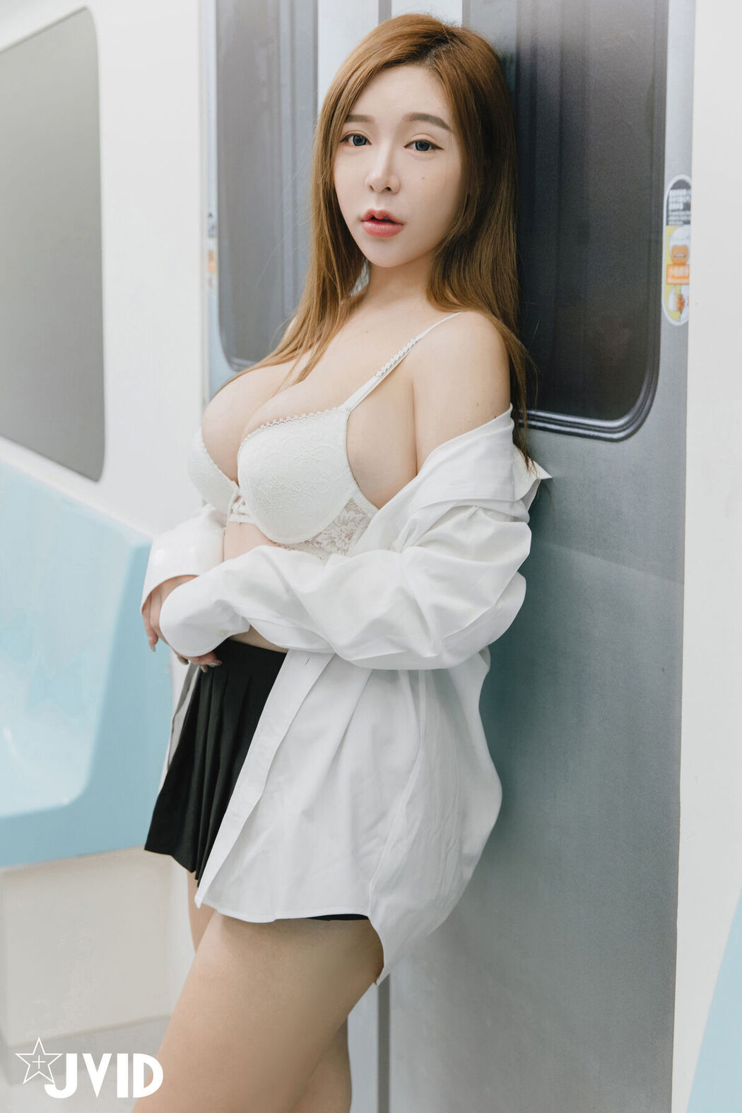 JVID Hon Lei Nai 本壘奈 &#8211; 捷運巧遇爆乳學生妹本壘奈 Part1