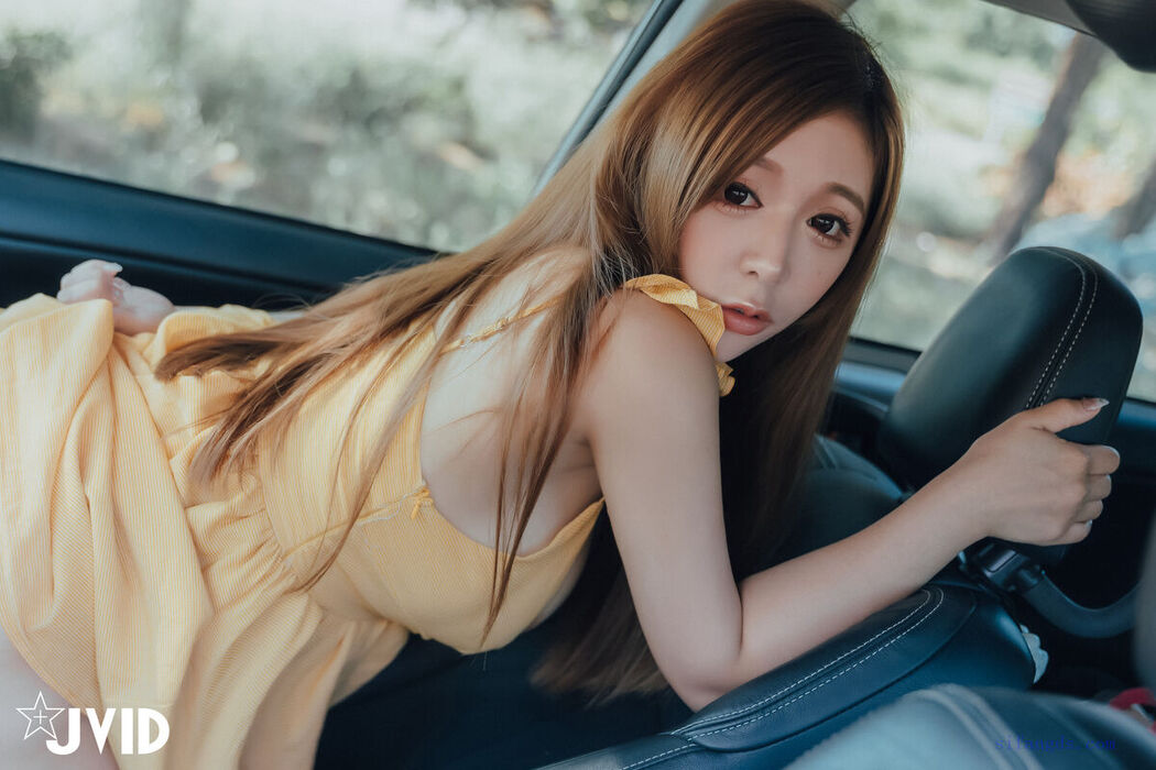 JVID Hon Lei Nai 本壘奈 – 我與本壘奈在車內劇烈搖晃體驗極致快感 Part1