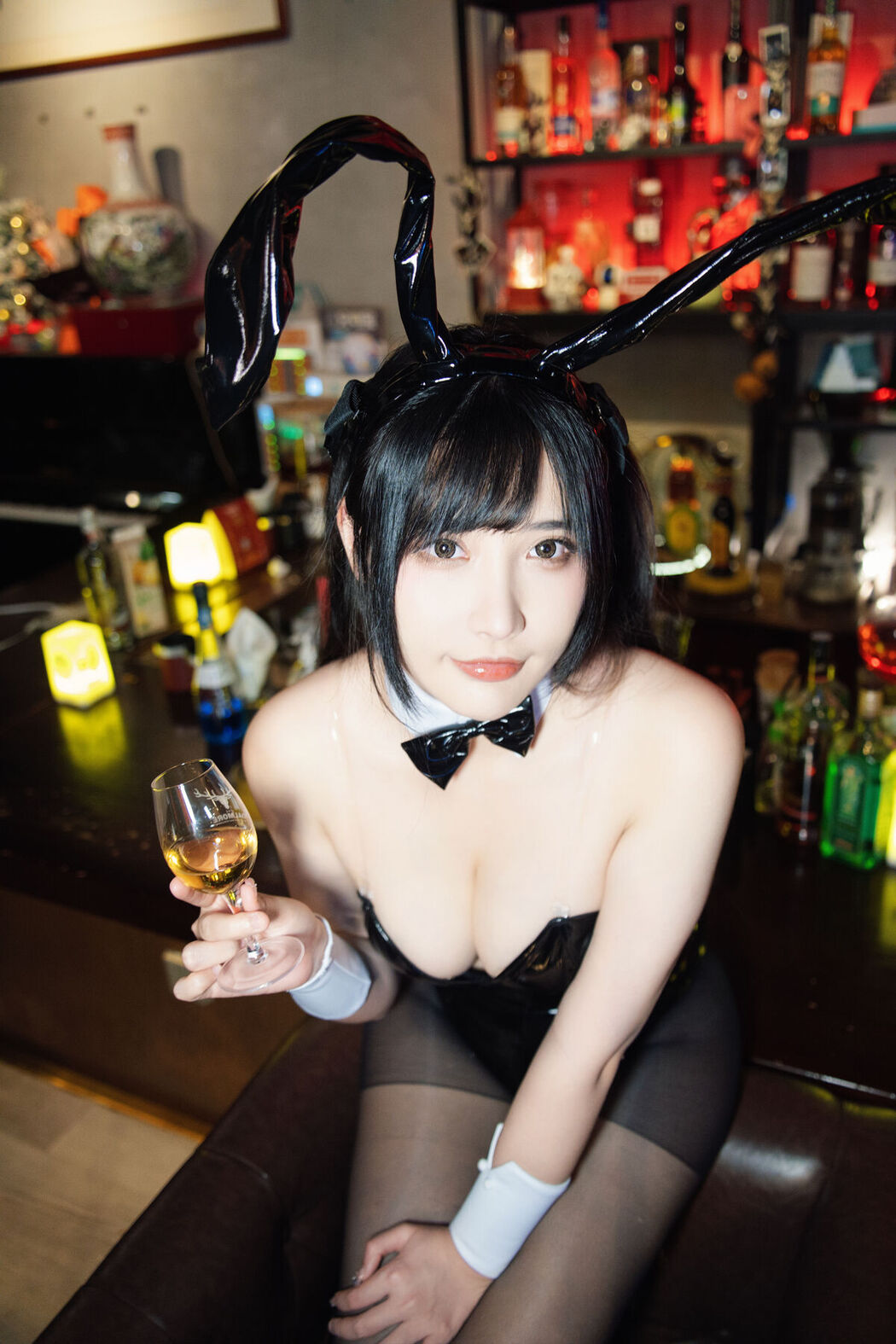 Coser@糖果果Candy – 黑胶兔兔2 Part1