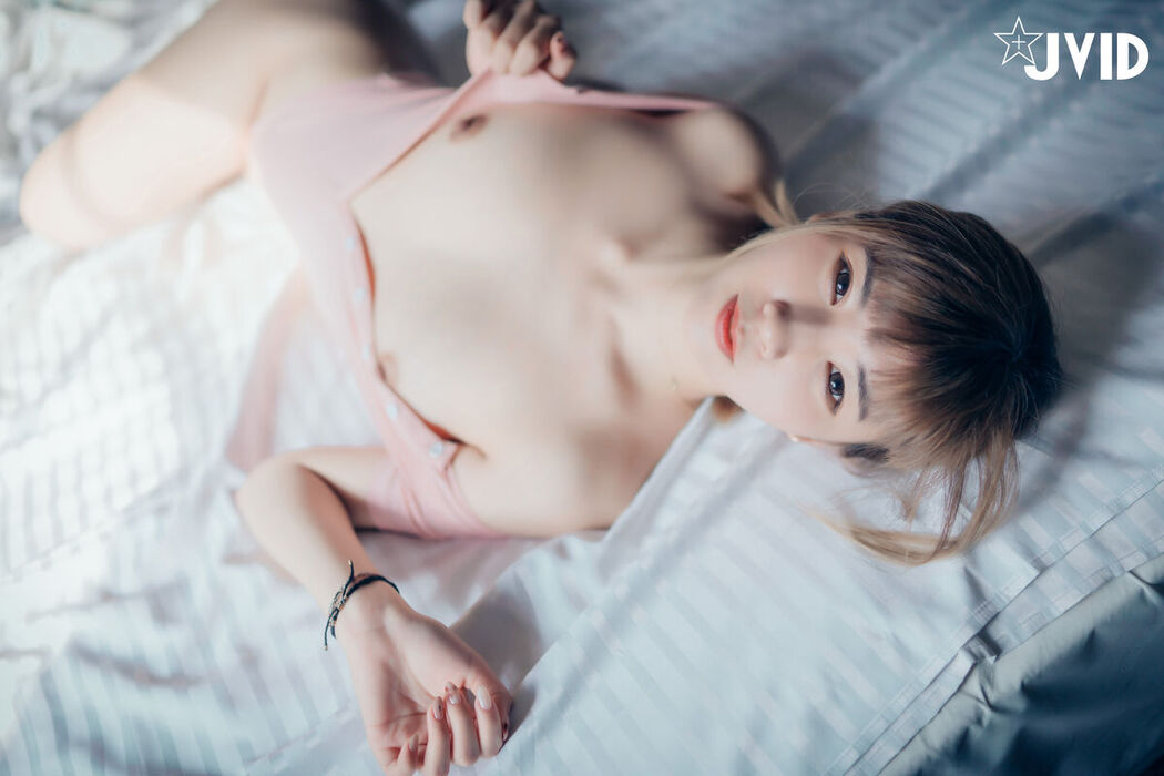 JVID Guo Bao Bao 果寶寶 – 與巨乳女友果寶寶開房間的全裸無碼寫真 Part2