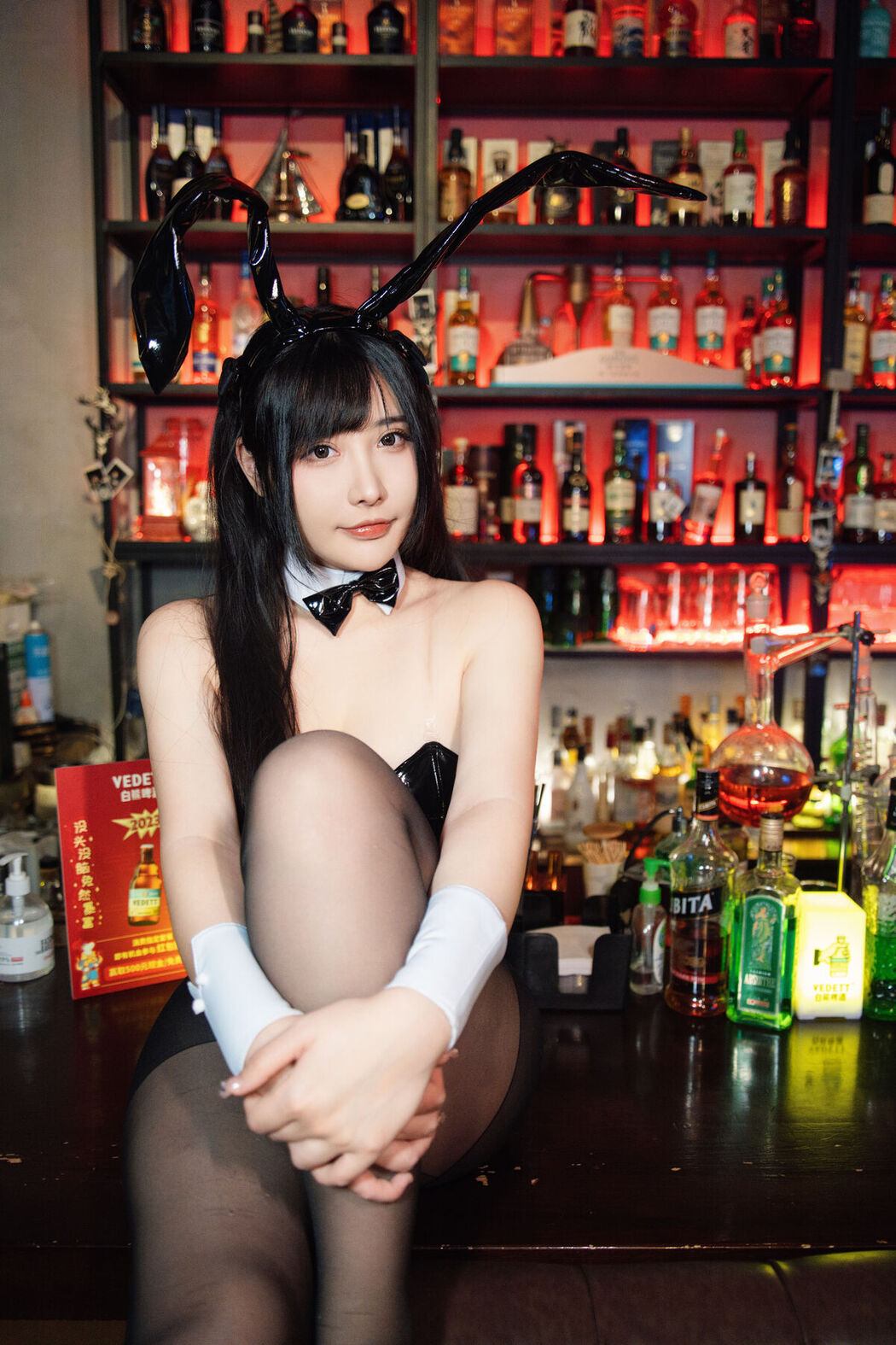 Coser@糖果果Candy – 黑胶兔兔2 Part1