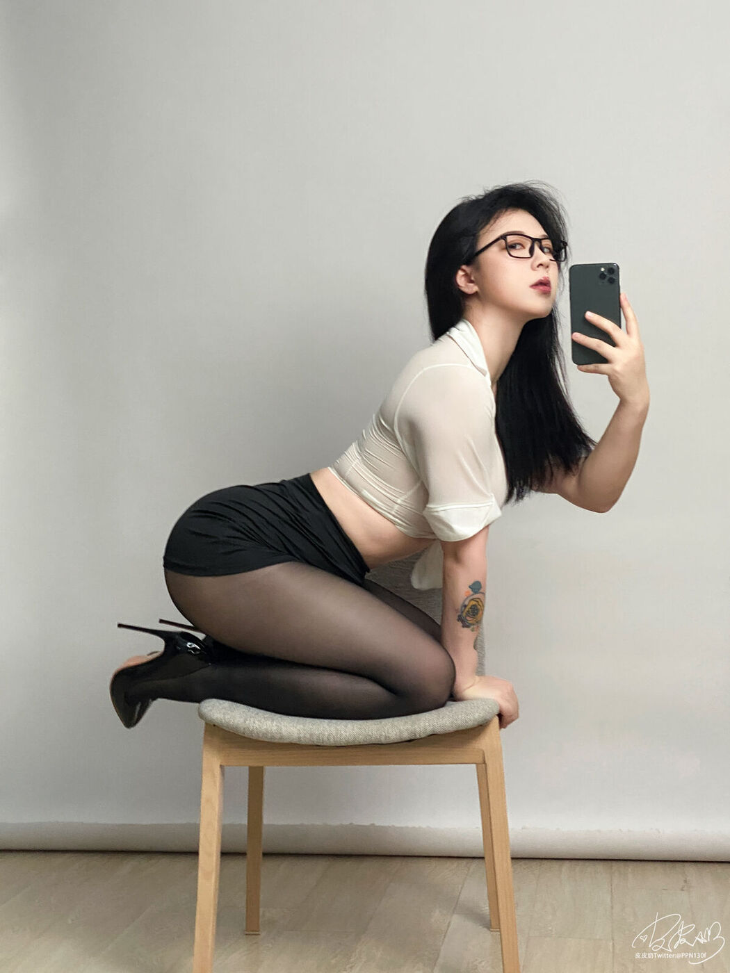 Coser@皮皮奶可可爱了啦 – OL眼镜娘
