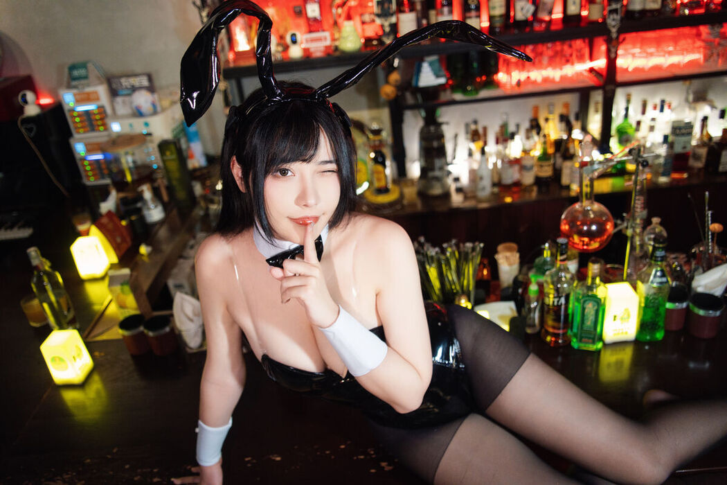 Coser@糖果果Candy – 黑胶兔兔2 Part1