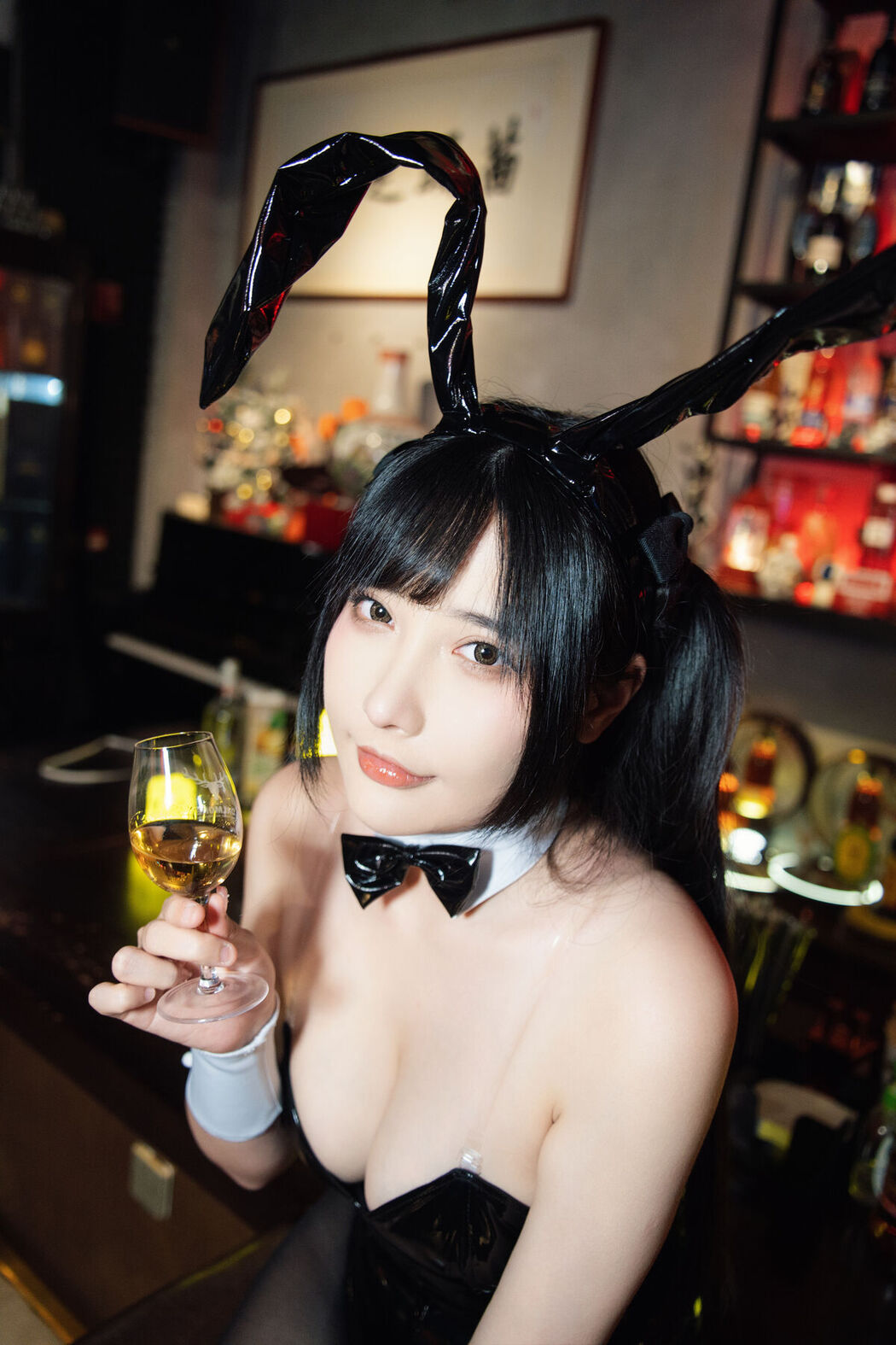 Coser@糖果果Candy – 黑胶兔兔2 Part1