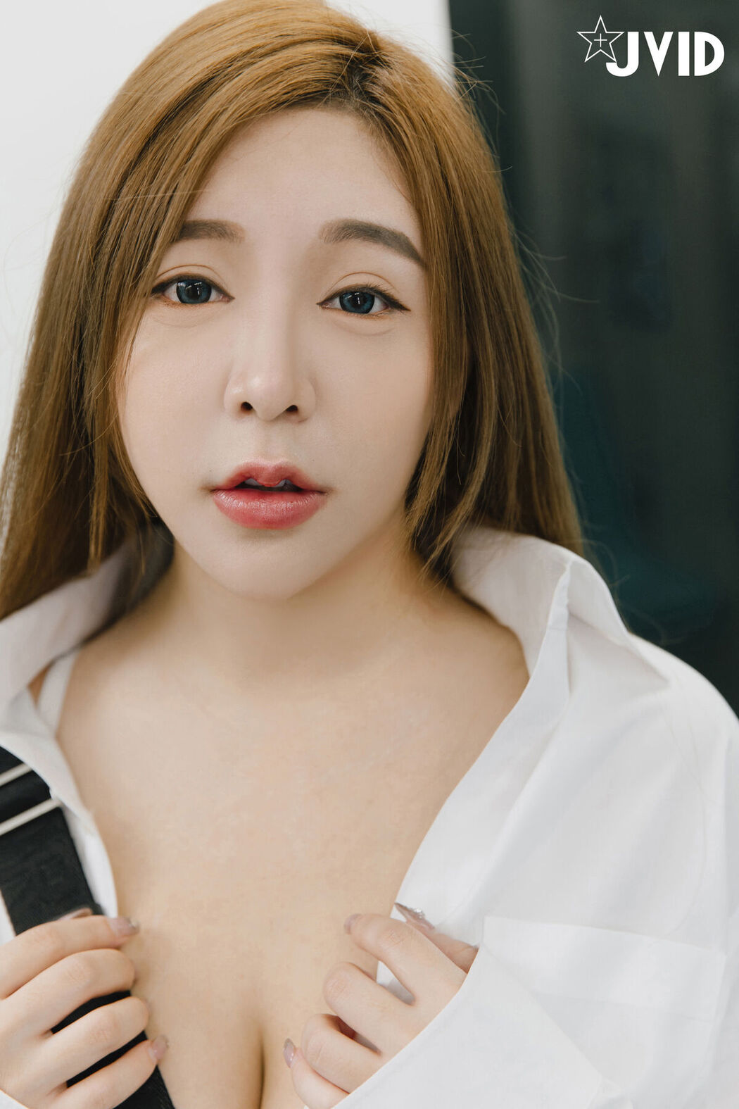 JVID Hon Lei Nai 本壘奈 &#8211; 捷運巧遇爆乳學生妹本壘奈 Part1