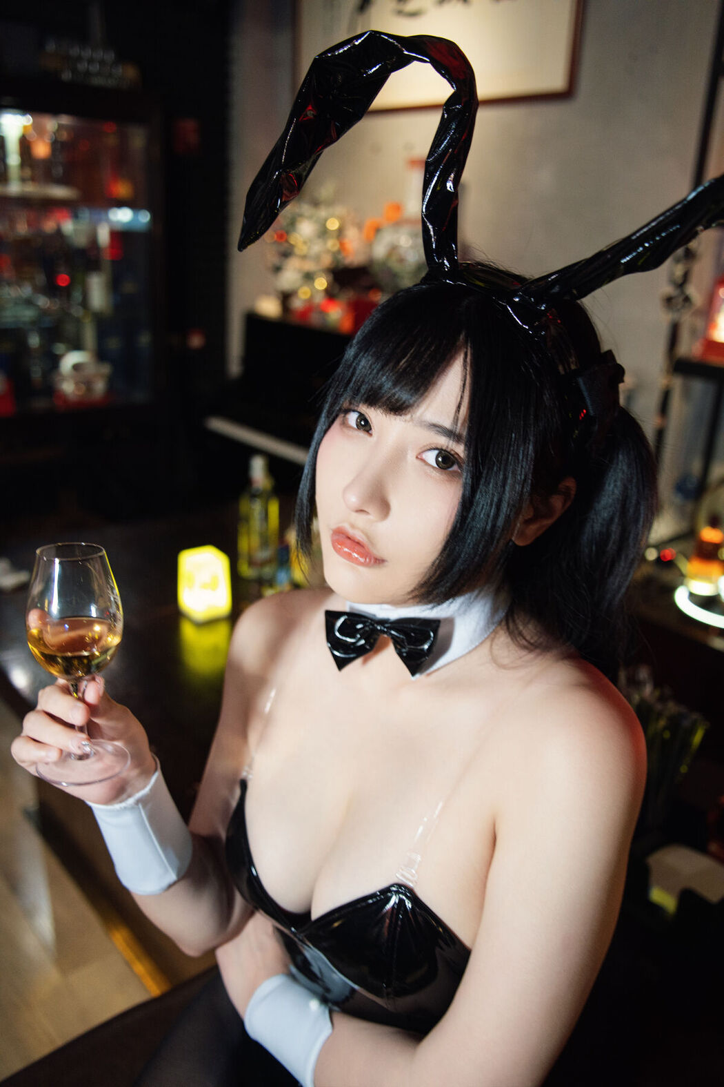 Coser@糖果果Candy – 黑胶兔兔2 Part1