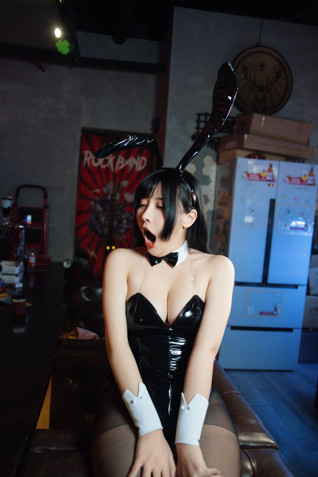 Coser@糖果果Candy – 黑胶兔兔2 Part3