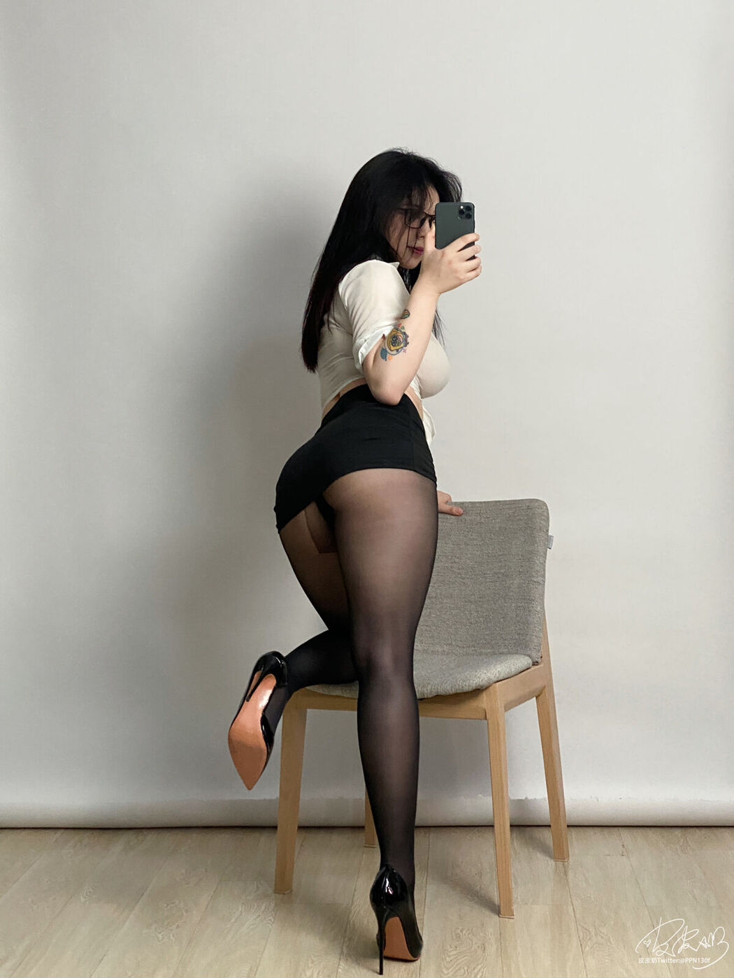 Coser@皮皮奶可可爱了啦 – OL眼镜娘