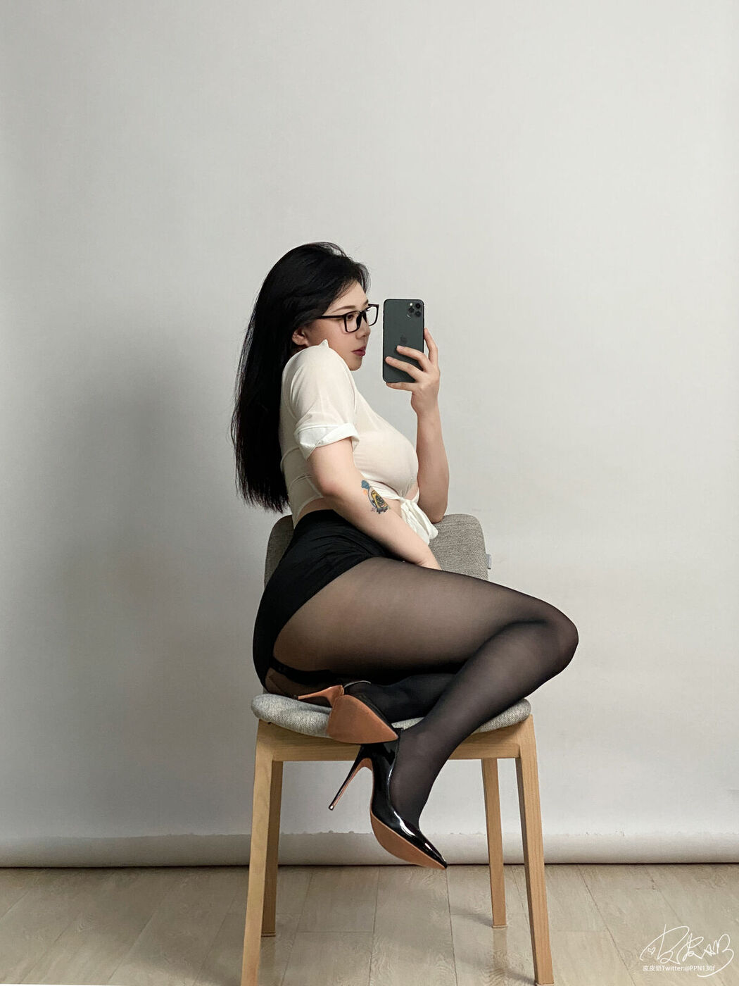 Coser@皮皮奶可可爱了啦 – OL眼镜娘
