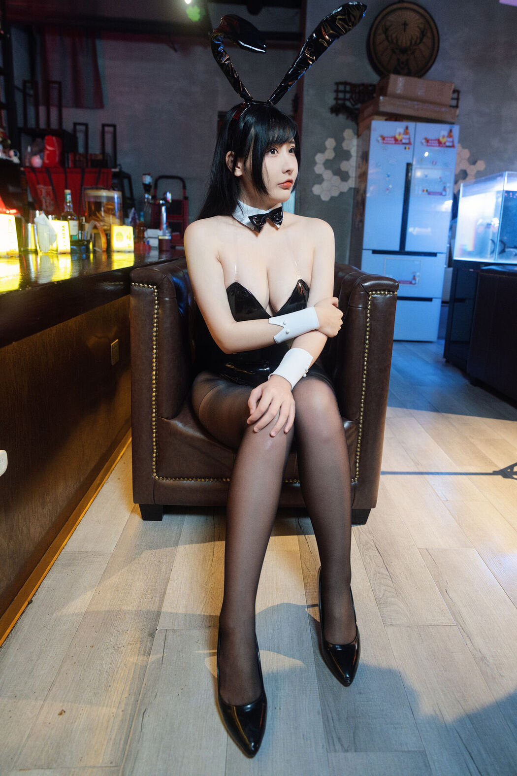 Coser@糖果果Candy – 黑胶兔兔2 Part1