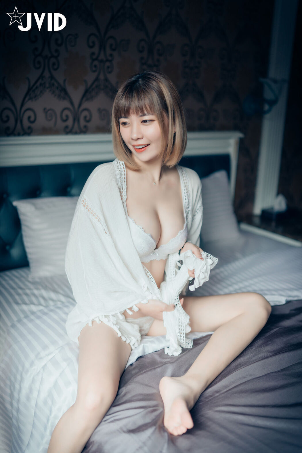 JVID Guo Bao Bao 果寶寶 – 與巨乳女友果寶寶開房間的全裸無碼寫真 Part2