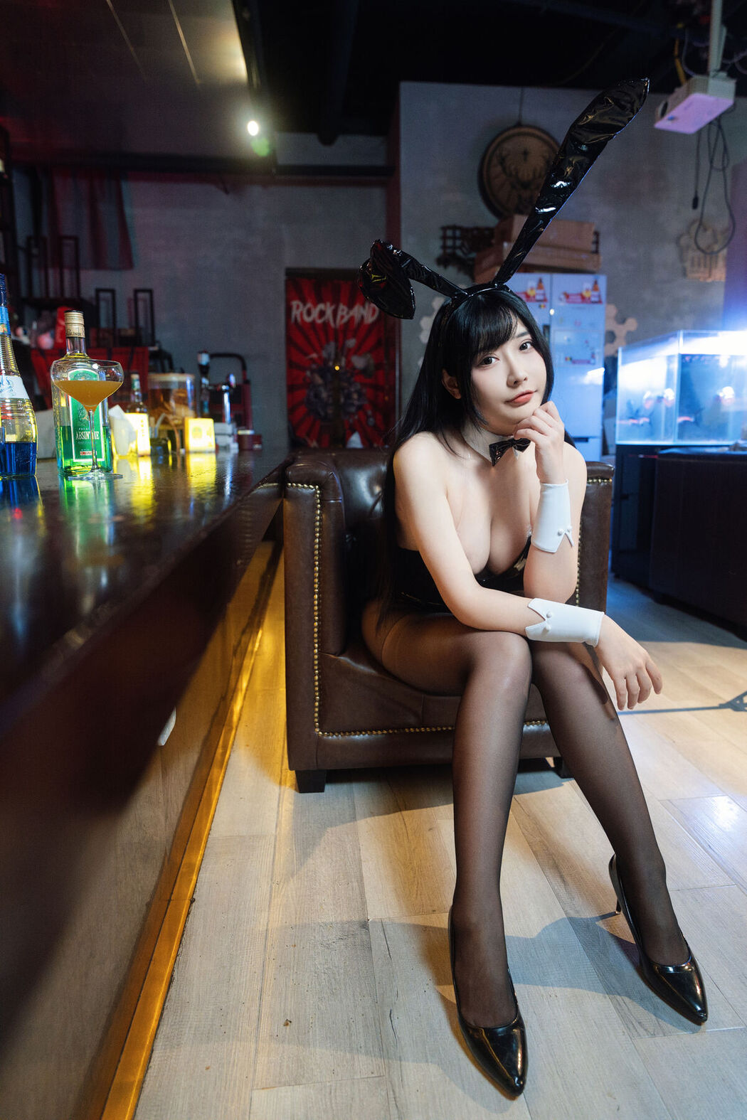 Coser@糖果果Candy – 黑胶兔兔2 Part1