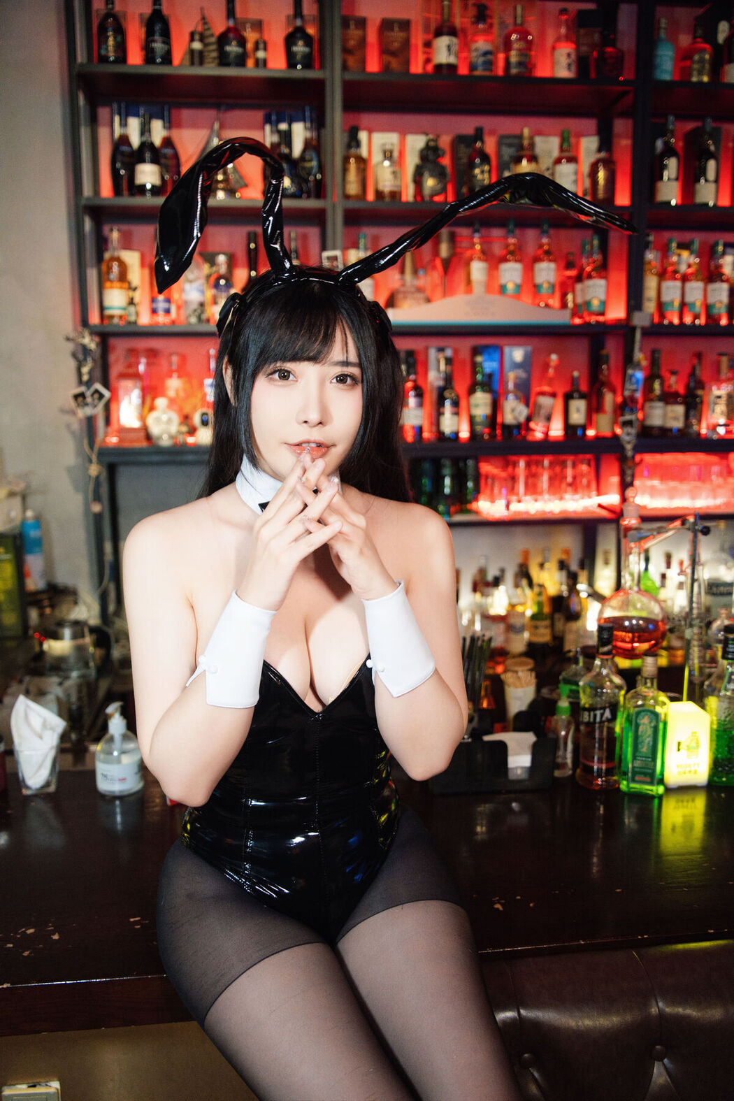 Coser@糖果果Candy – 黑胶兔兔2 Part1