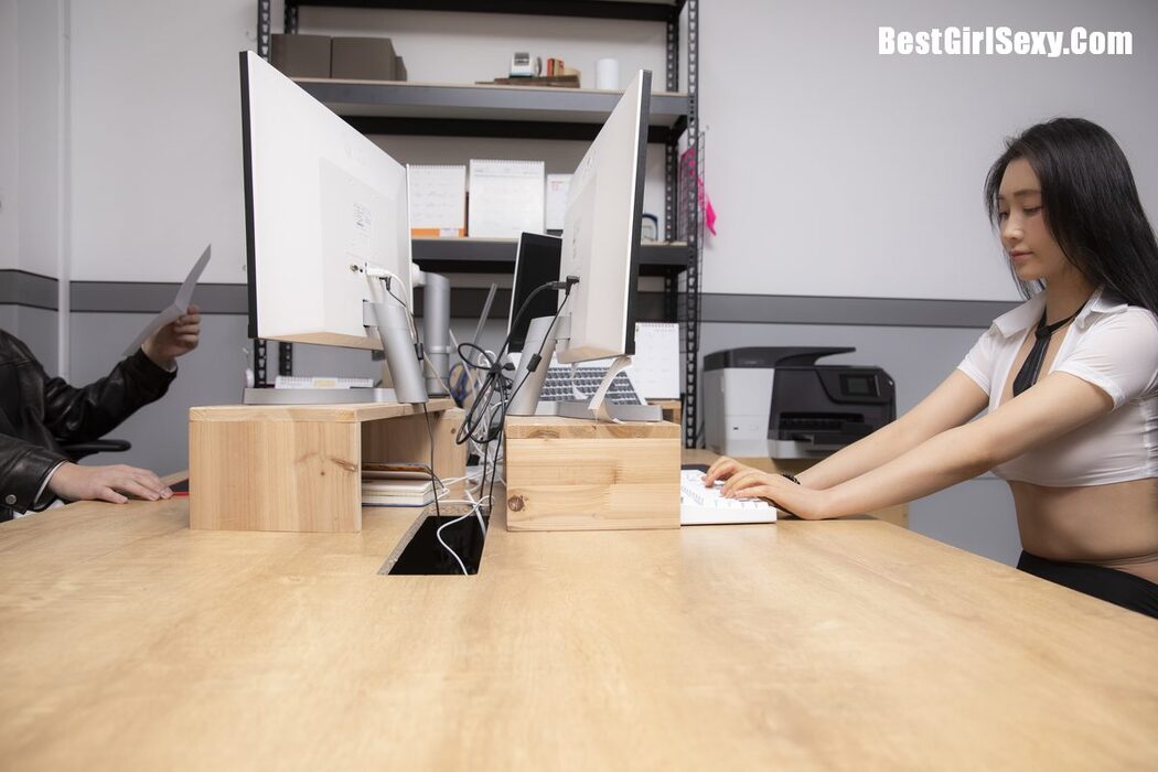 BUNNY Lee Ha Kim – A Lady In The Office S.4 – Weakness