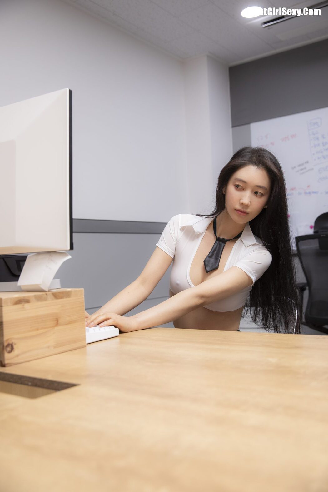 BUNNY Lee Ha Kim – A Lady In The Office S.4 – Weakness
