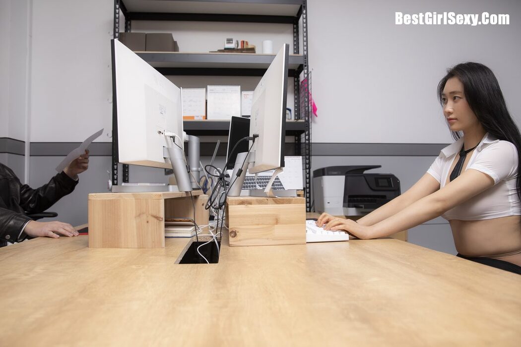 BUNNY Lee Ha Kim – A Lady In The Office S.4 – Weakness