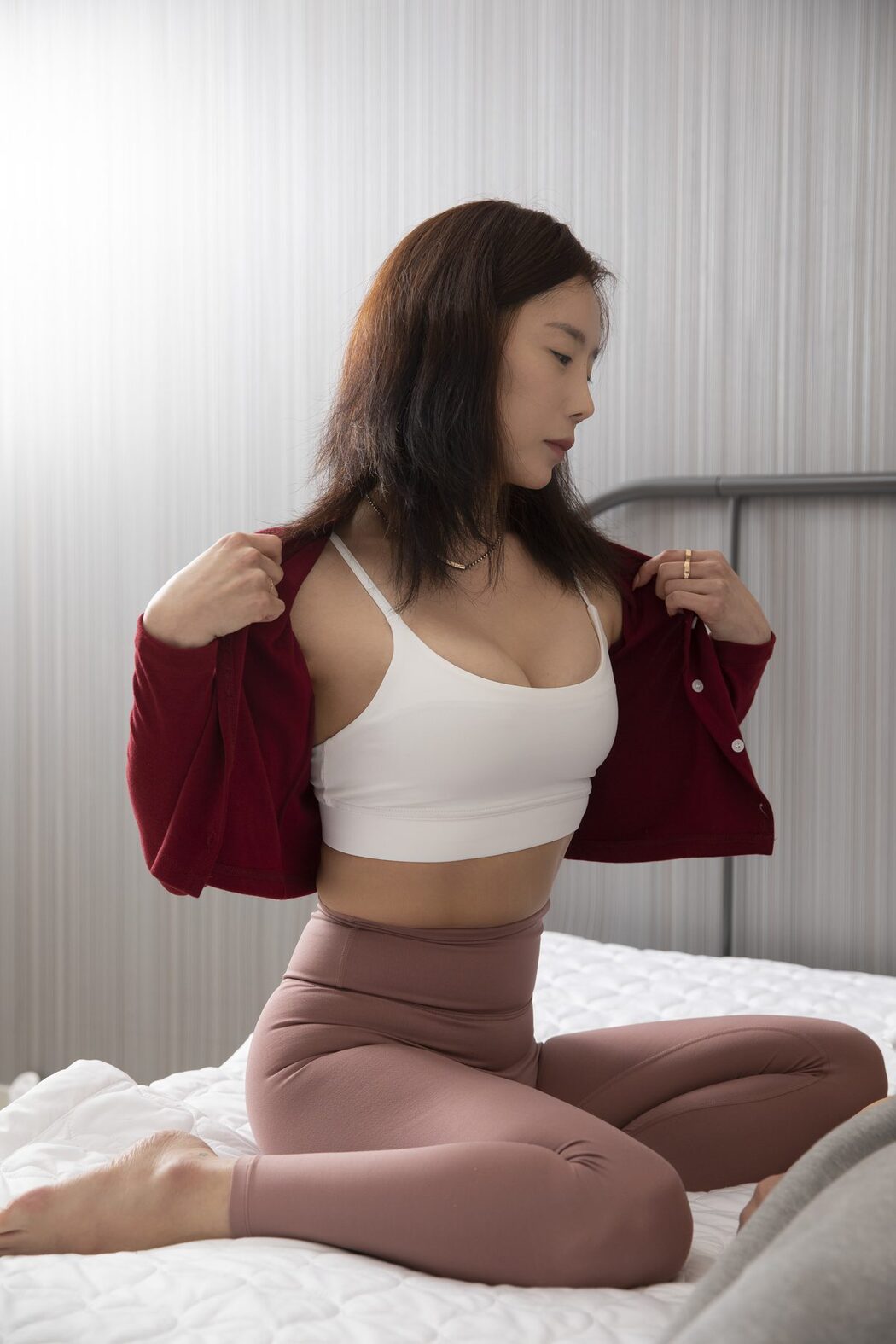 BUNNY LeeHa – A Helper Series S.1 A