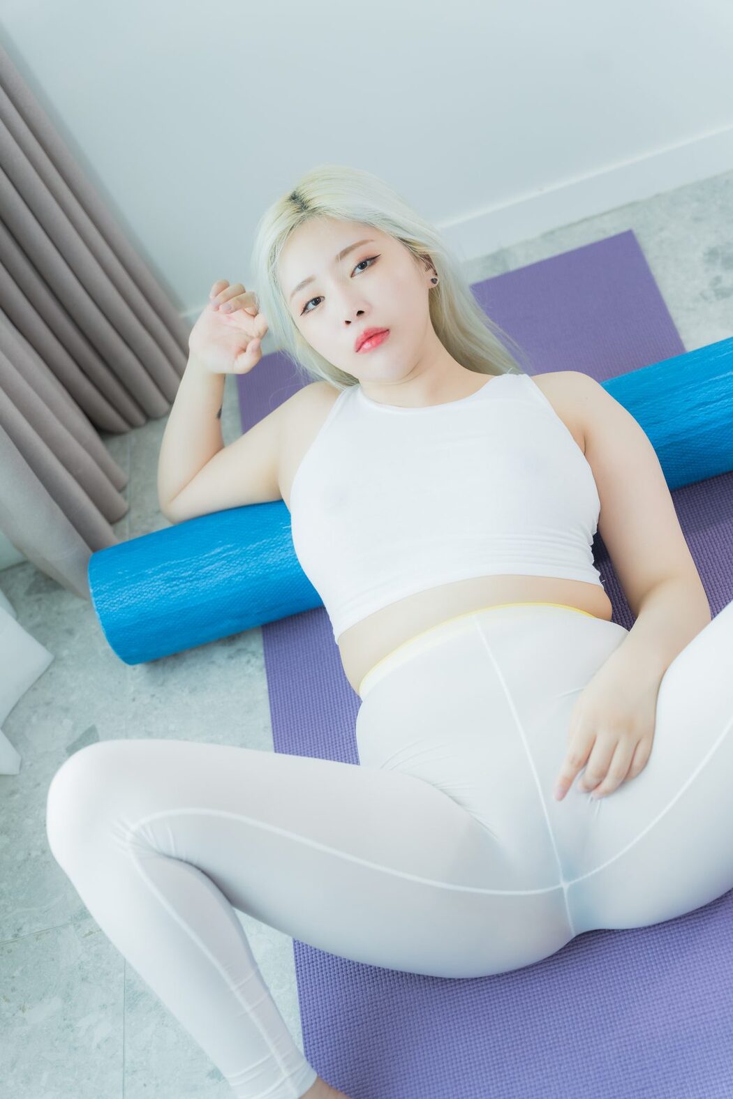 Yuna 유나 – Leggings And Neko