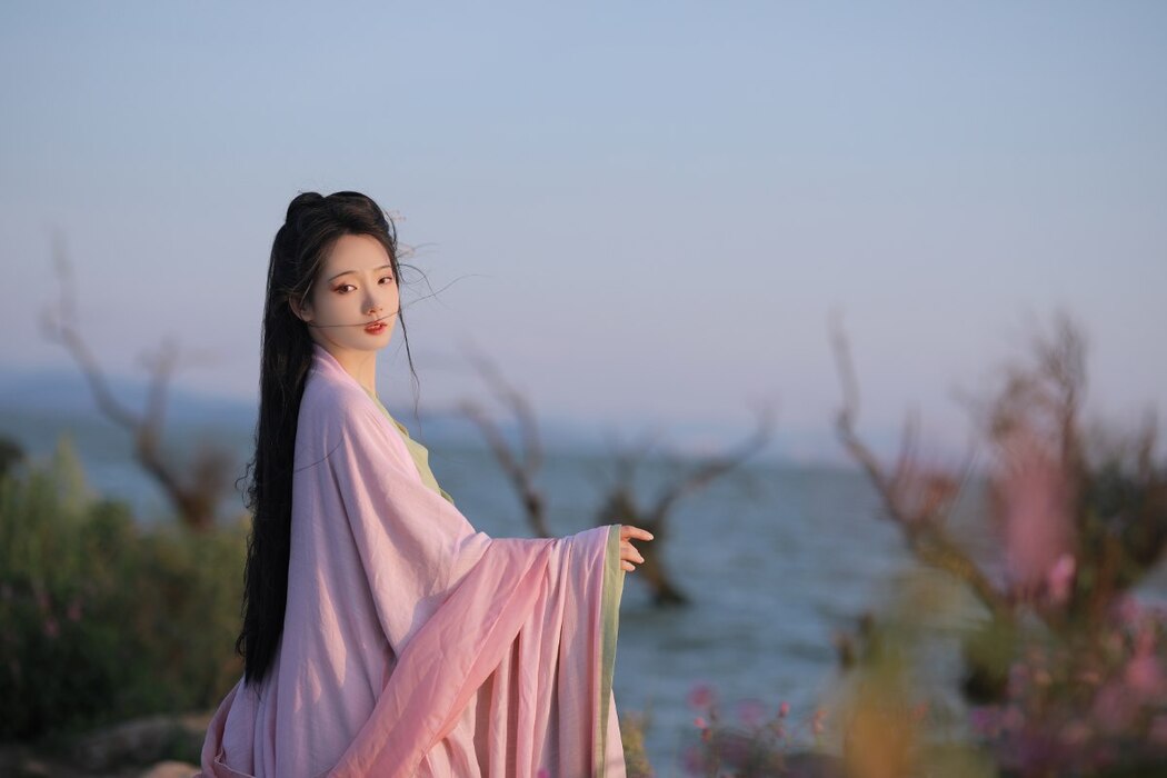 YiTuYu艺图语 Vol.2365 Luo Hua Ren Du Li