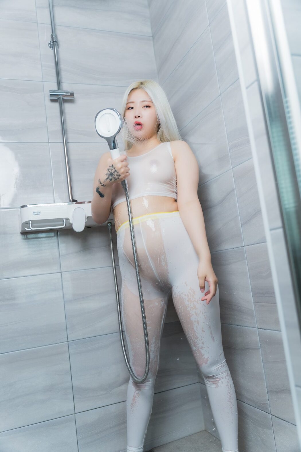 Yuna 유나 – Leggings And Neko