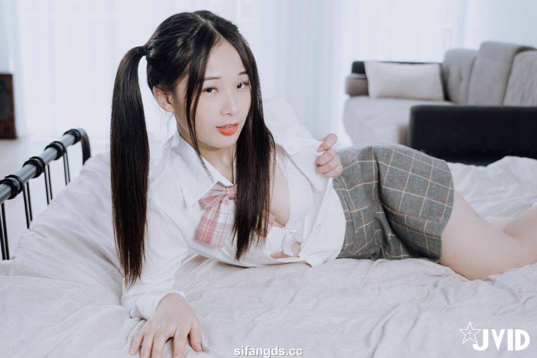 JVID Jie Mi 婕咪 Juice – 雙馬尾女孩婕咪想在學長的胯下依偎 全裸無遮四點全開 Part2