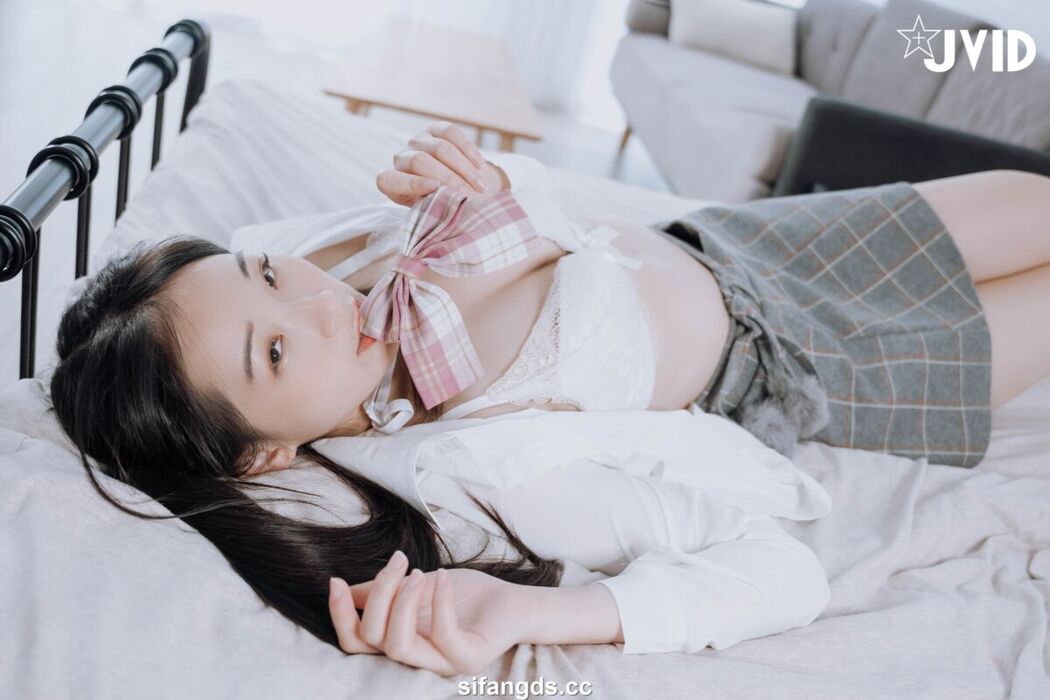 JVID Jie Mi 婕咪 Juice – 雙馬尾女孩婕咪想在學長的胯下依偎 全裸無遮四點全開 Part1