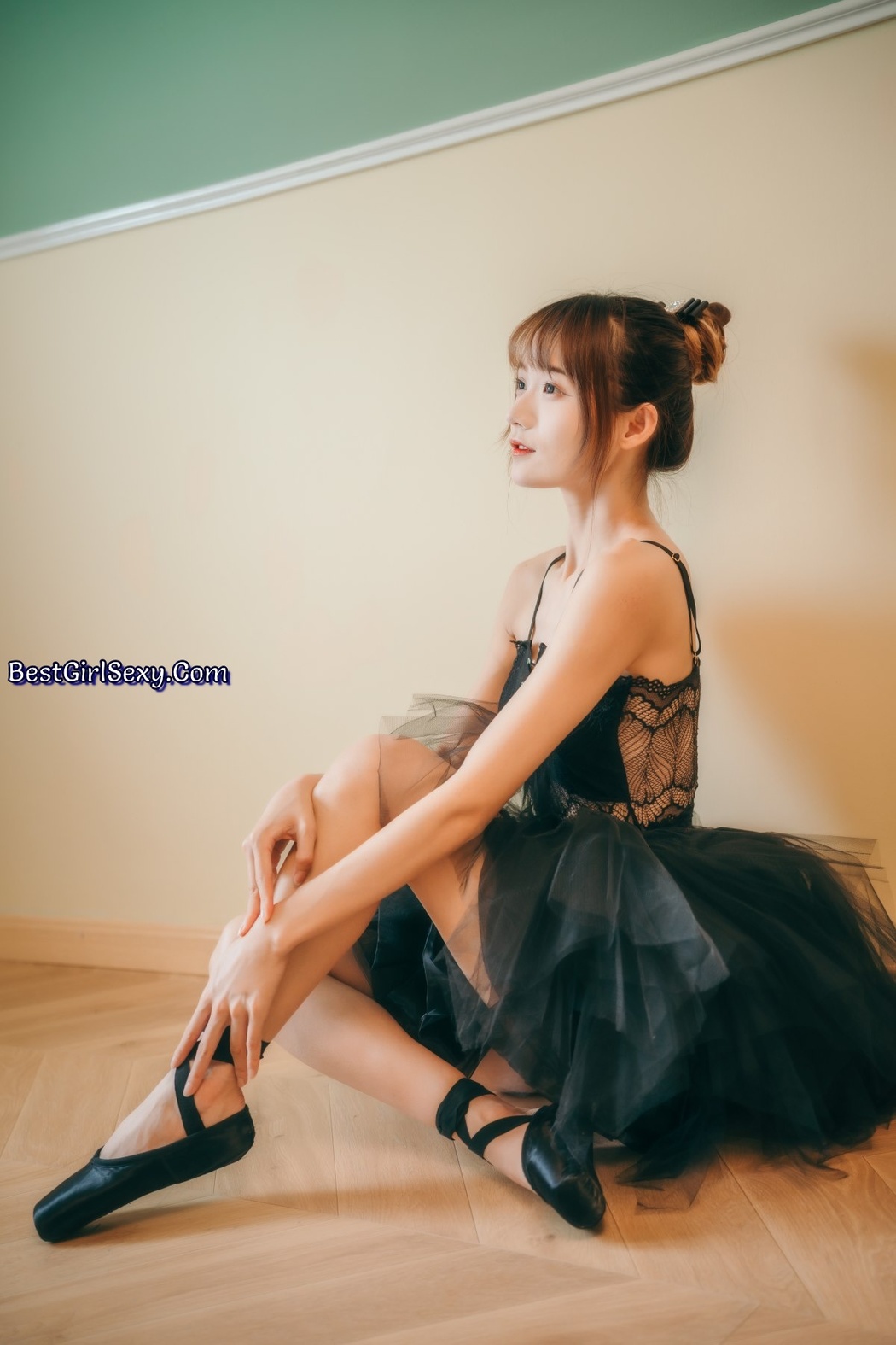 YiTuYu艺图语 Vol.2431 Tu Zi Zzz Bu Chi Hu Luo Bo