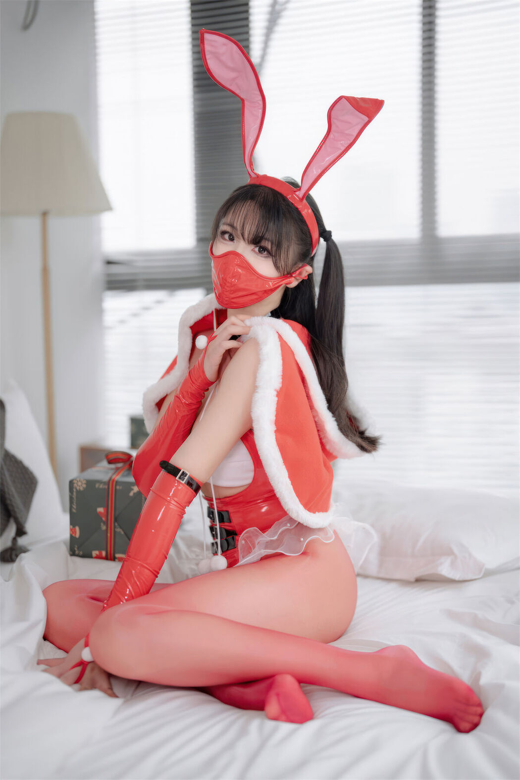Coser@轩萧学姐 – 圣诞红丝兔女郎