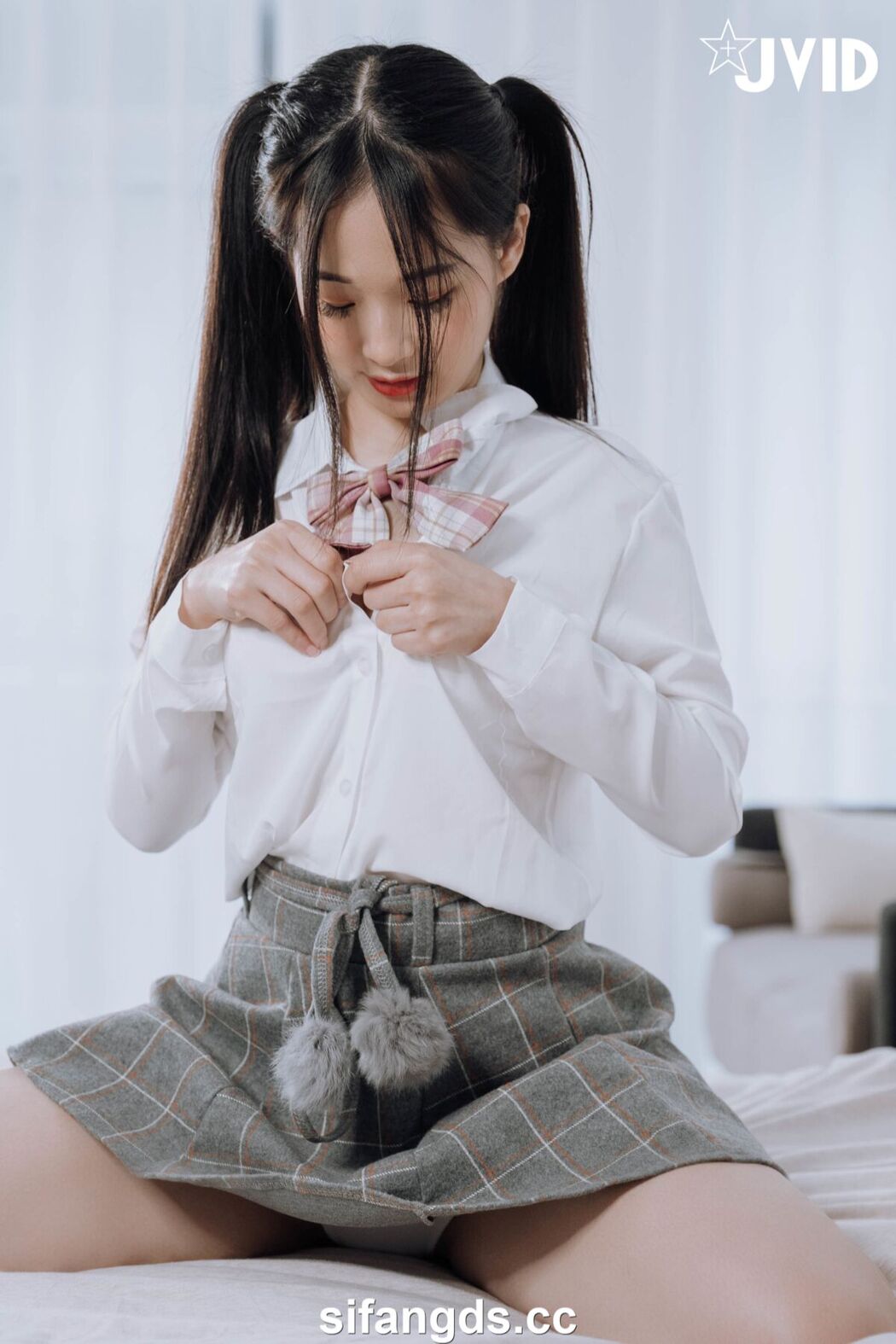 JVID Jie Mi 婕咪 Juice – 雙馬尾女孩婕咪想在學長的胯下依偎 全裸無遮四點全開 Part1