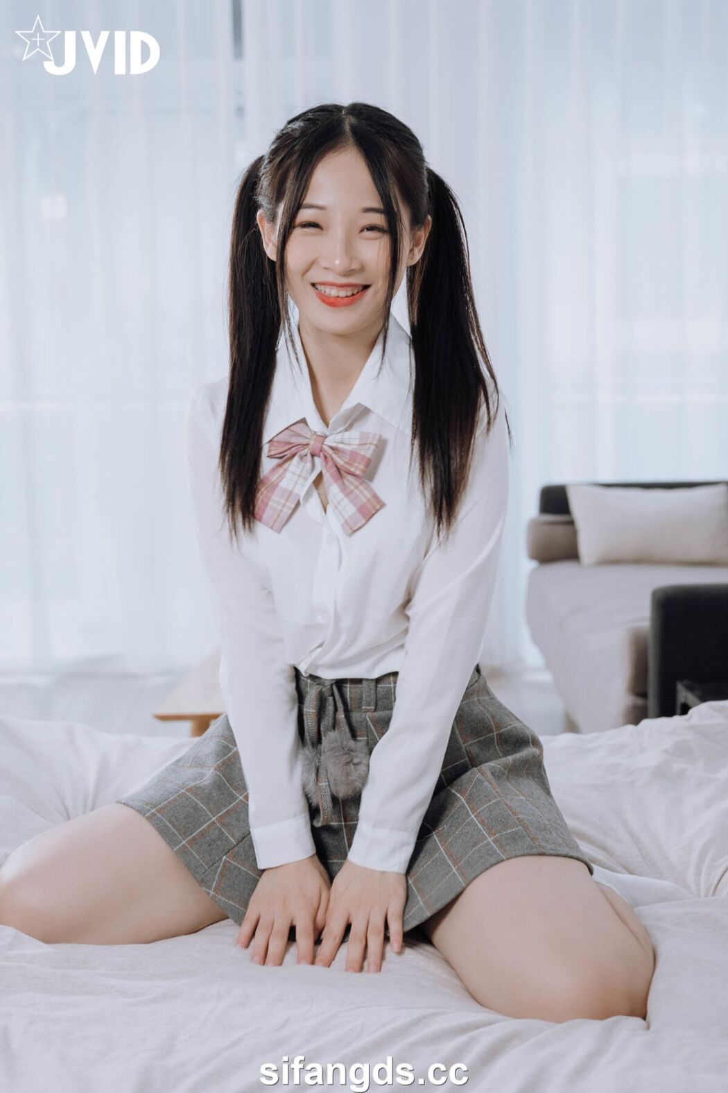 JVID Jie Mi 婕咪 Juice – 雙馬尾女孩婕咪想在學長的胯下依偎 全裸無遮四點全開 Part1