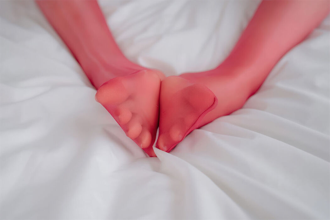 Coser@轩萧学姐 – 圣诞红丝兔女郎