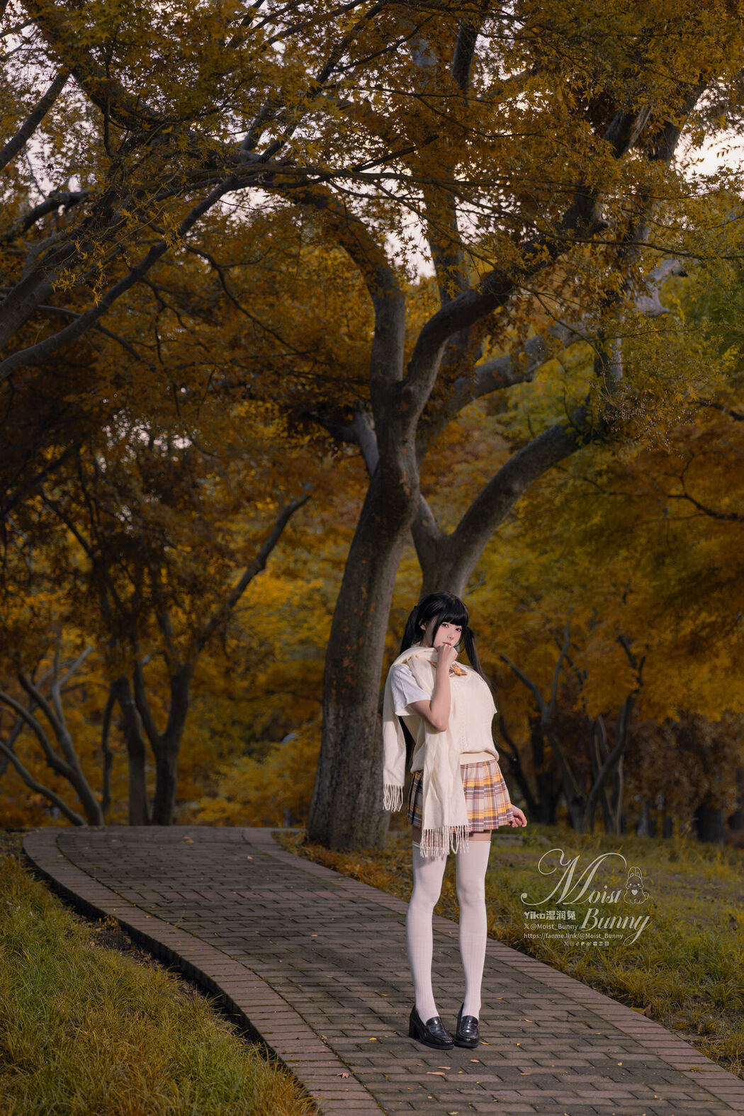 Coser@黏黏团子兔 – 冬の邂逅 小舞蹈