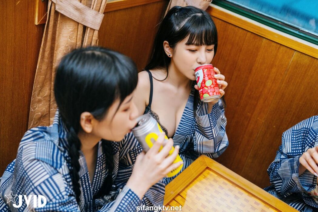 JVID Jie Mi 婕咪 Juice And Ya Jie 雅捷 And Yue Tai Ni Tiny 月台尼Tiny And Cha Li 茶理 – 酒醉的瘋狂做愛快樂之夜 Part2