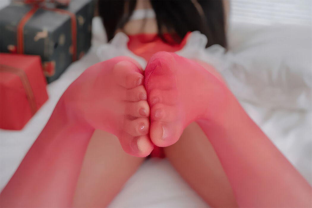Coser@轩萧学姐 – 圣诞红丝兔女郎