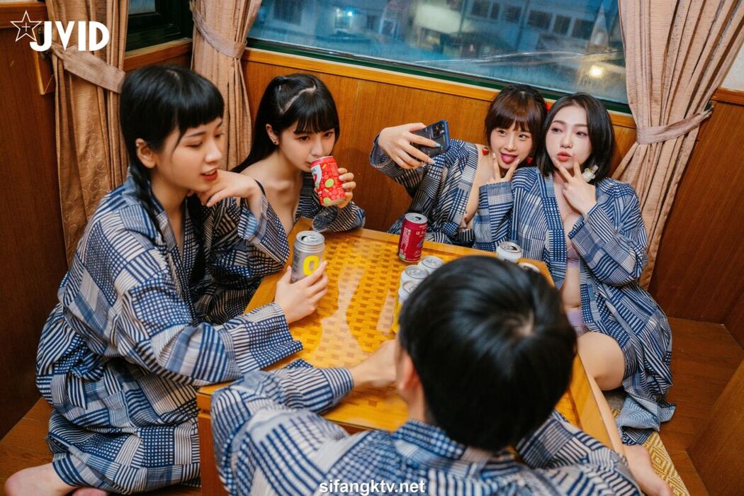 JVID Jie Mi 婕咪 Juice And Ya Jie 雅捷 And Yue Tai Ni Tiny 月台尼Tiny And Cha Li 茶理 – 酒醉的瘋狂做愛快樂之夜 Part1
