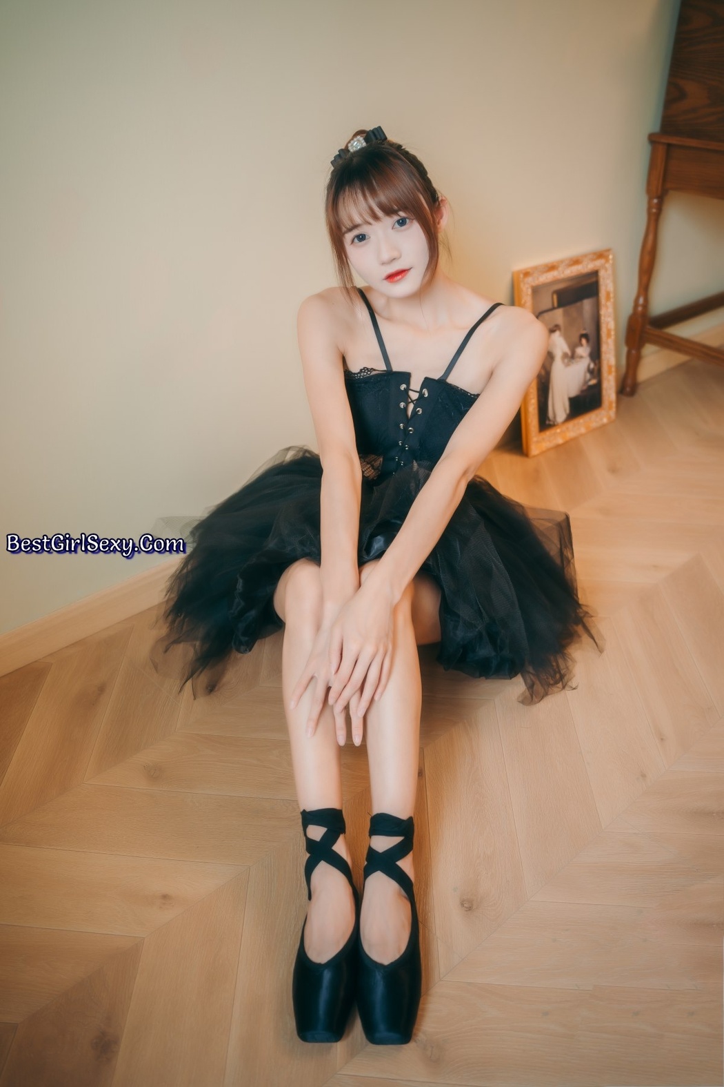 YiTuYu艺图语 Vol.2431 Tu Zi Zzz Bu Chi Hu Luo Bo