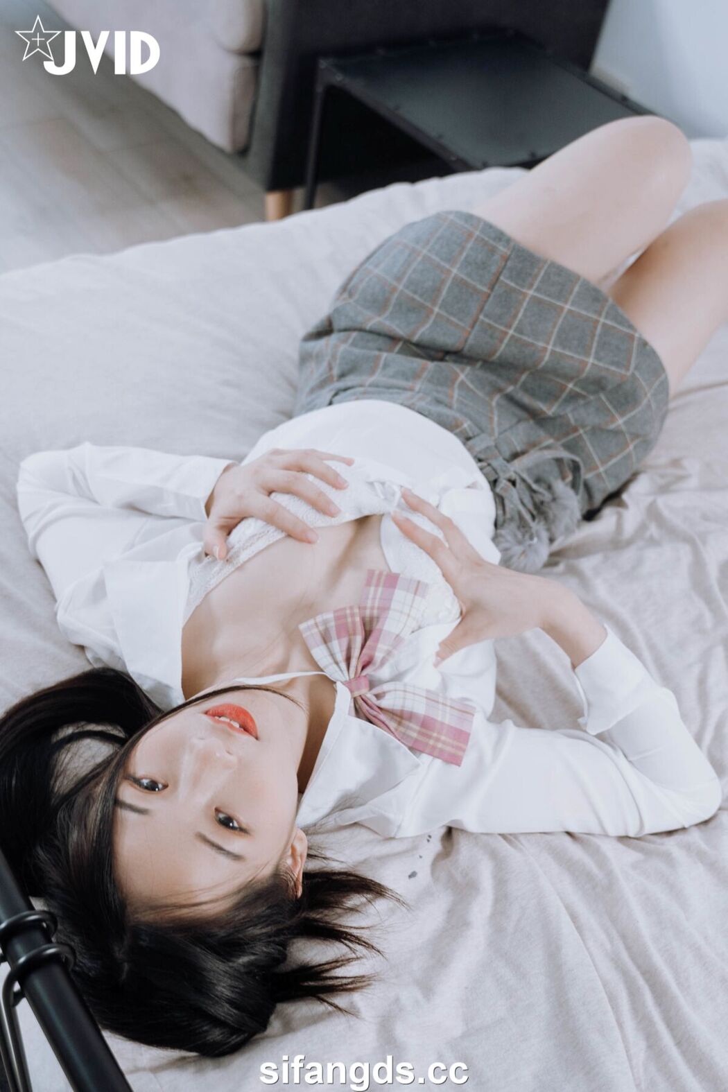 JVID Jie Mi 婕咪 Juice – 雙馬尾女孩婕咪想在學長的胯下依偎 全裸無遮四點全開 Part2