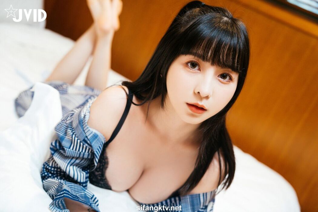 JVID Jie Mi 婕咪 Juice And Ya Jie 雅捷 And Yue Tai Ni Tiny 月台尼Tiny And Cha Li 茶理 – 酒醉的瘋狂做愛快樂之夜 Part1