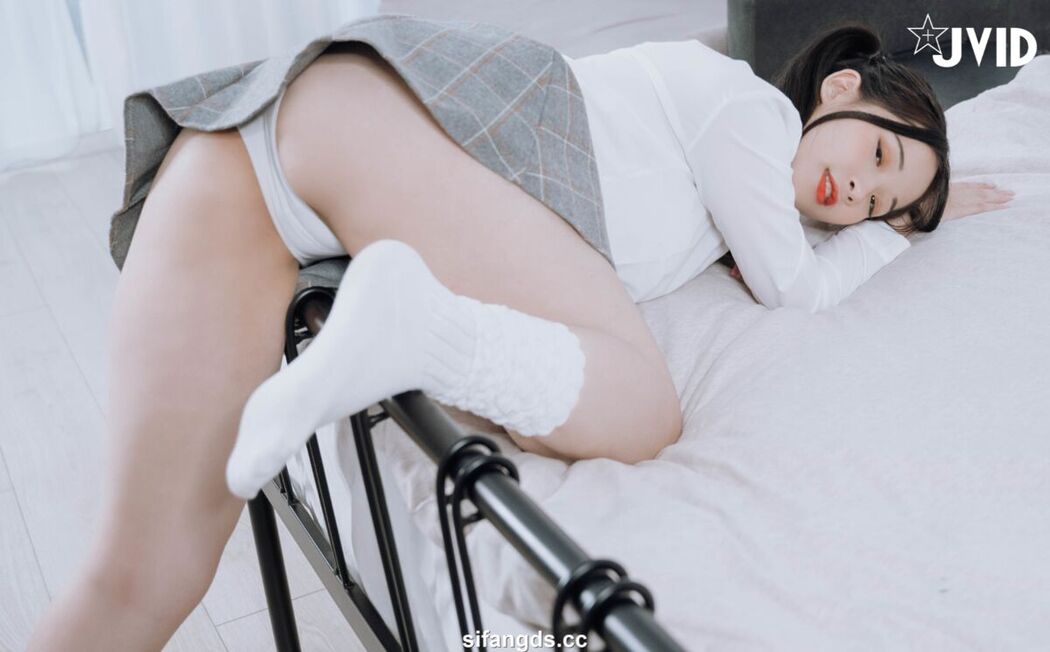 JVID Jie Mi 婕咪 Juice – 雙馬尾女孩婕咪想在學長的胯下依偎 全裸無遮四點全開 Part1