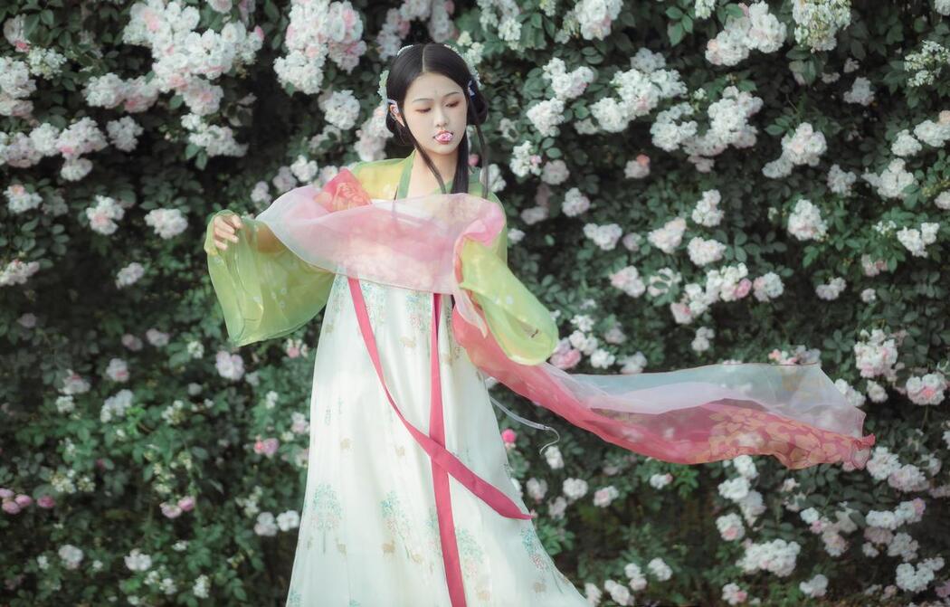 YiTuYu艺图语 Vol.2486 Ruo Yun
