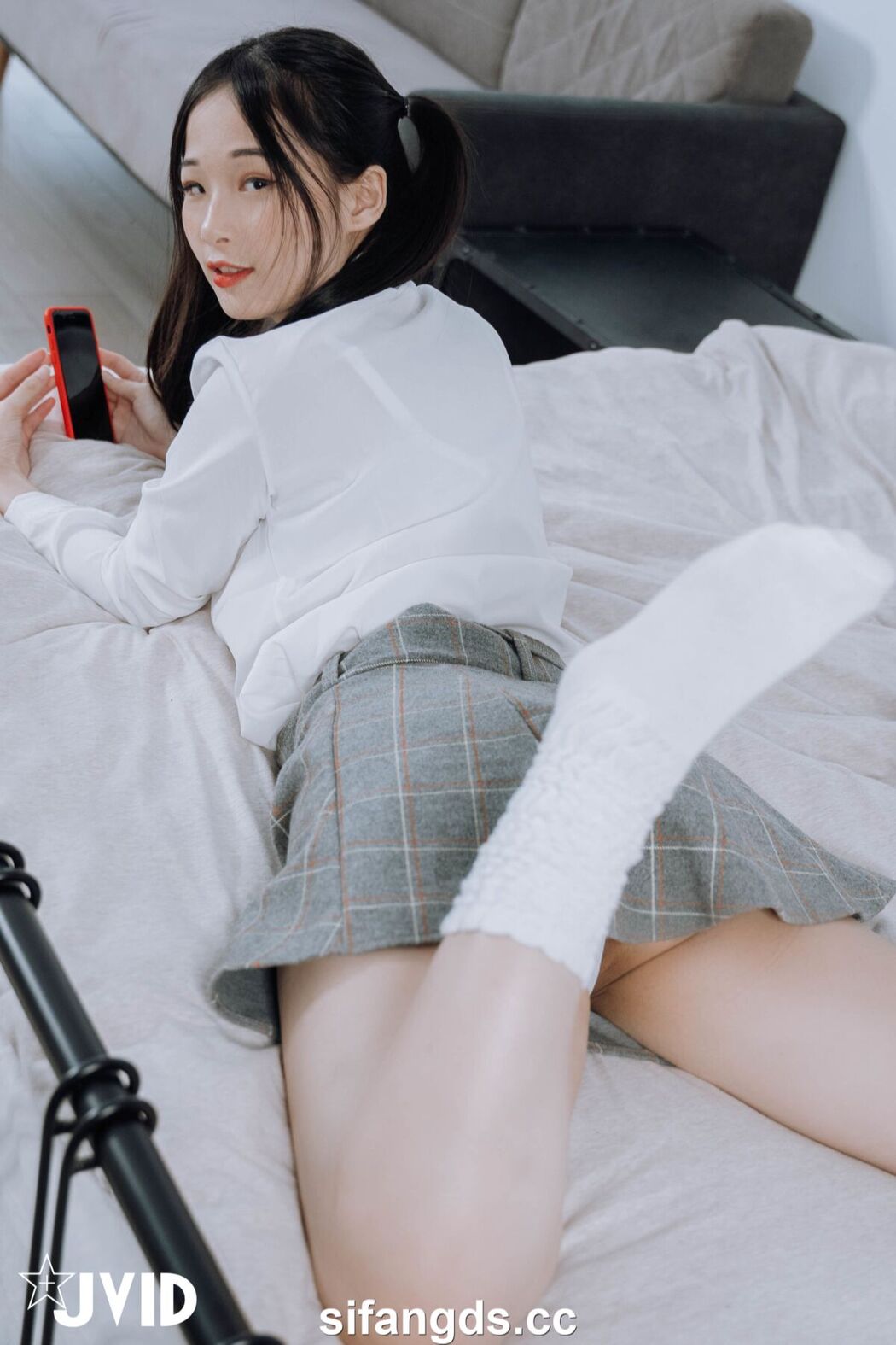 JVID Jie Mi 婕咪 Juice – 雙馬尾女孩婕咪想在學長的胯下依偎 全裸無遮四點全開 Part2