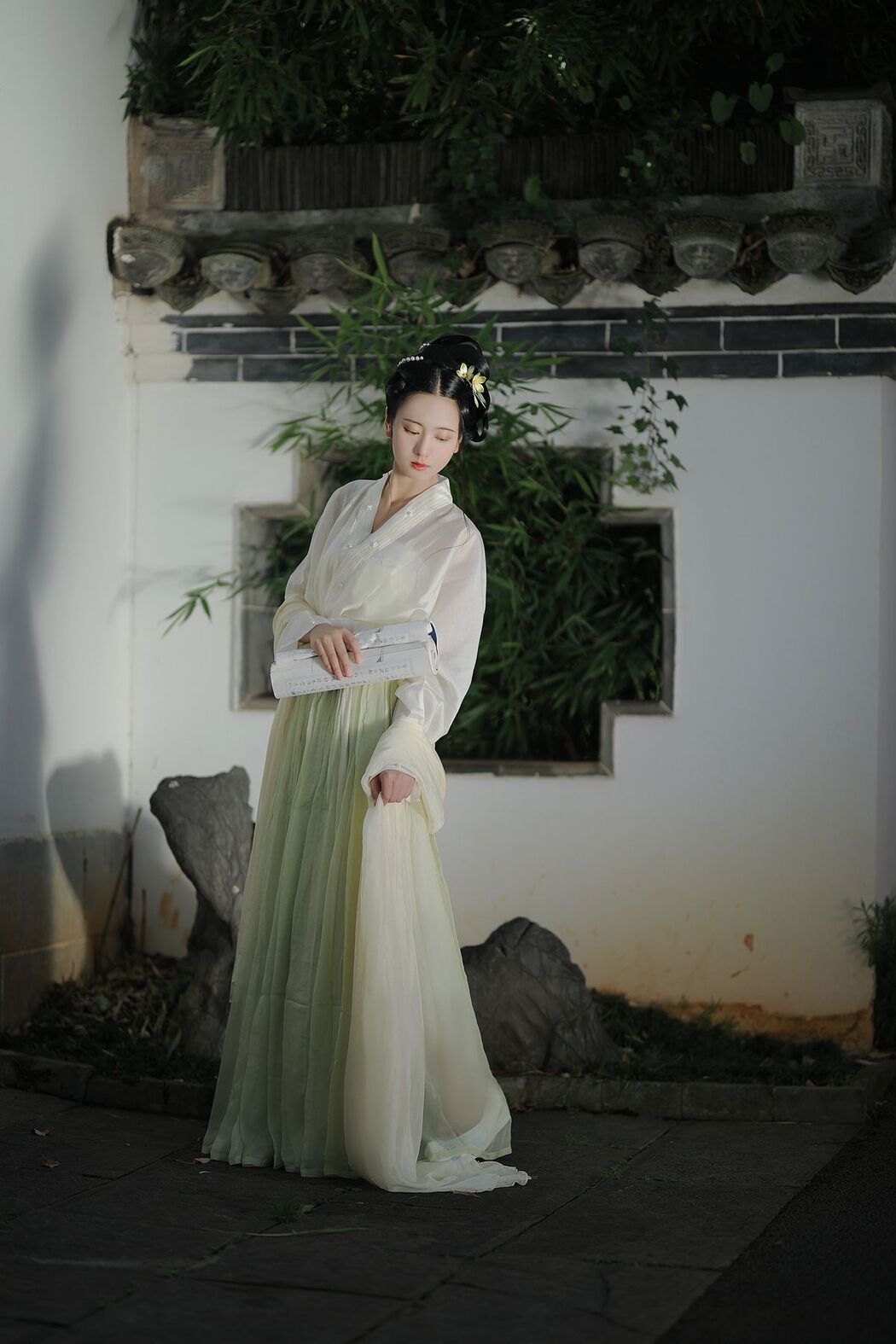 YiTuYu艺图语 Vol.2572 Yu Jin
