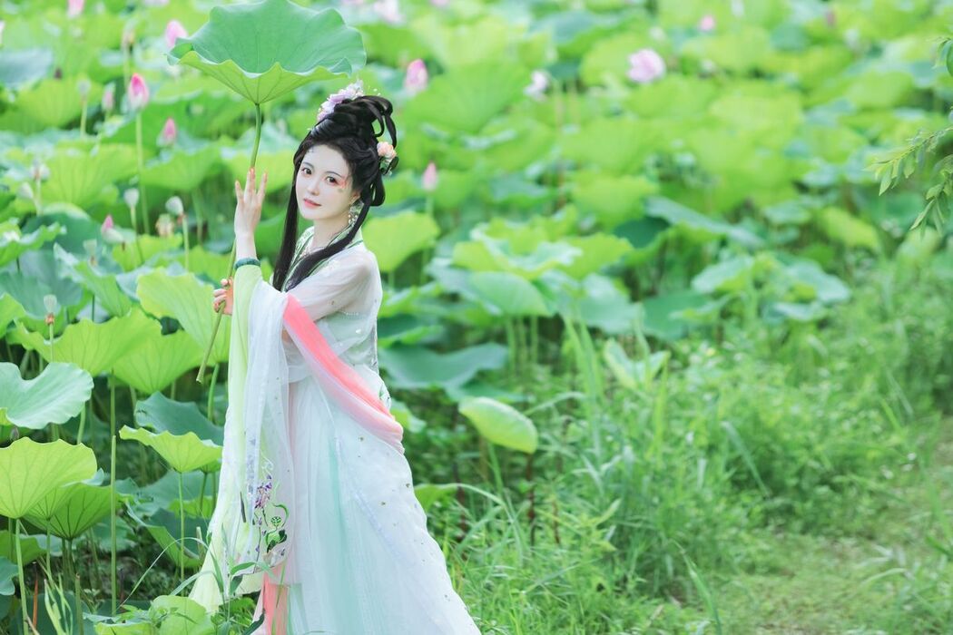YiTuYu艺图语 Vol.2545 Lu Lu Haley