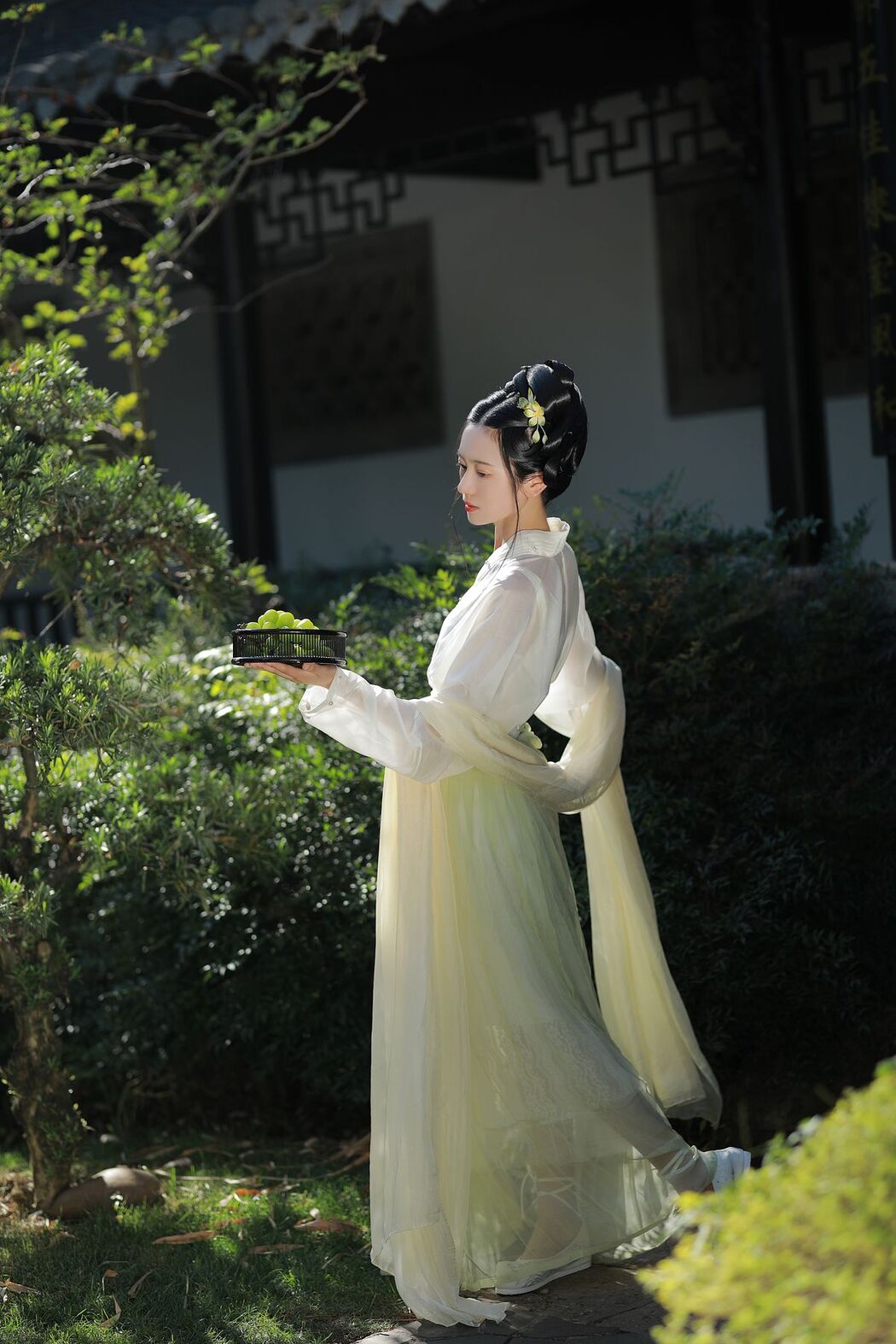 YiTuYu艺图语 Vol.2572 Yu Jin