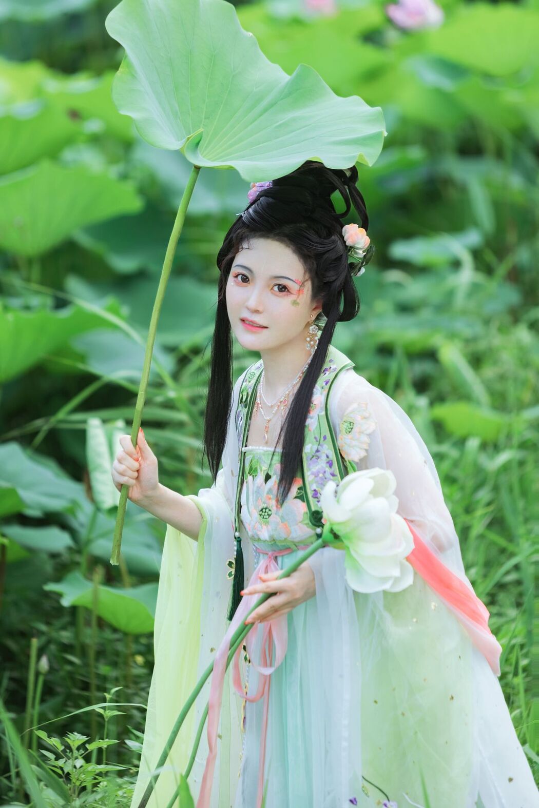 YiTuYu艺图语 Vol.2545 Lu Lu Haley