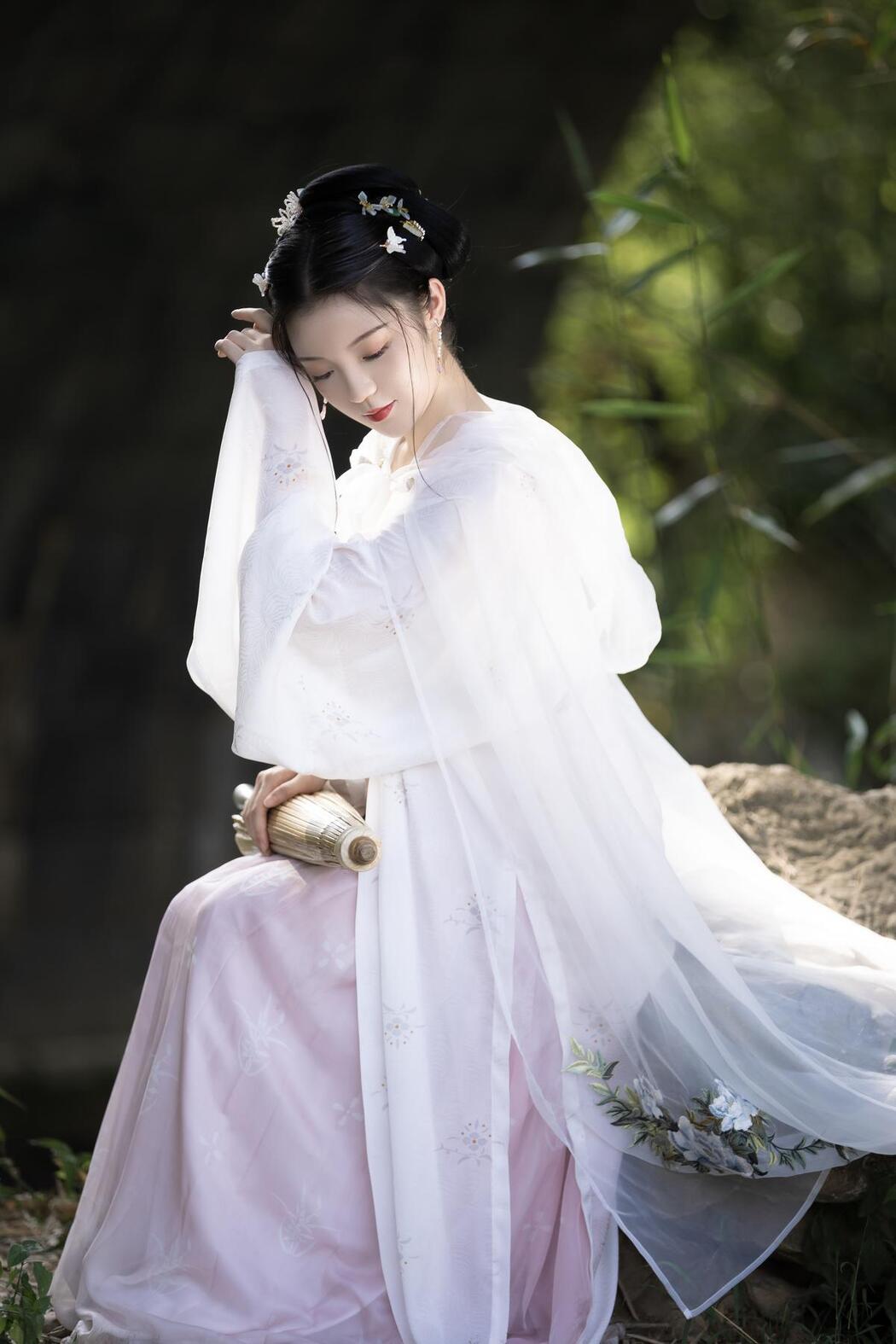 YiTuYu艺图语 Vol.2510 Qi Ni Si Mao