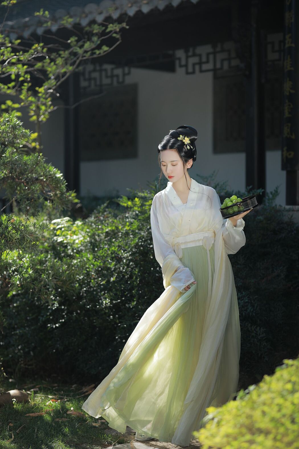 YiTuYu艺图语 Vol.2572 Yu Jin