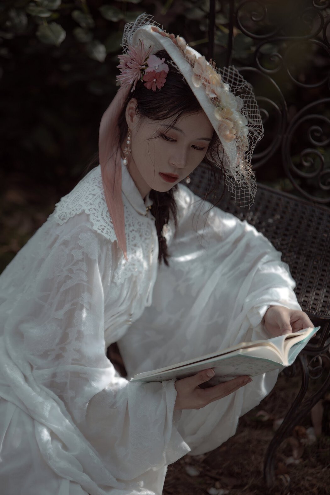 YiTuYu艺图语 Vol.2606 Nu Li Ban Zhuan De Shuang He