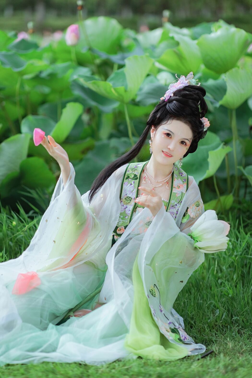YiTuYu艺图语 Vol.2545 Lu Lu Haley