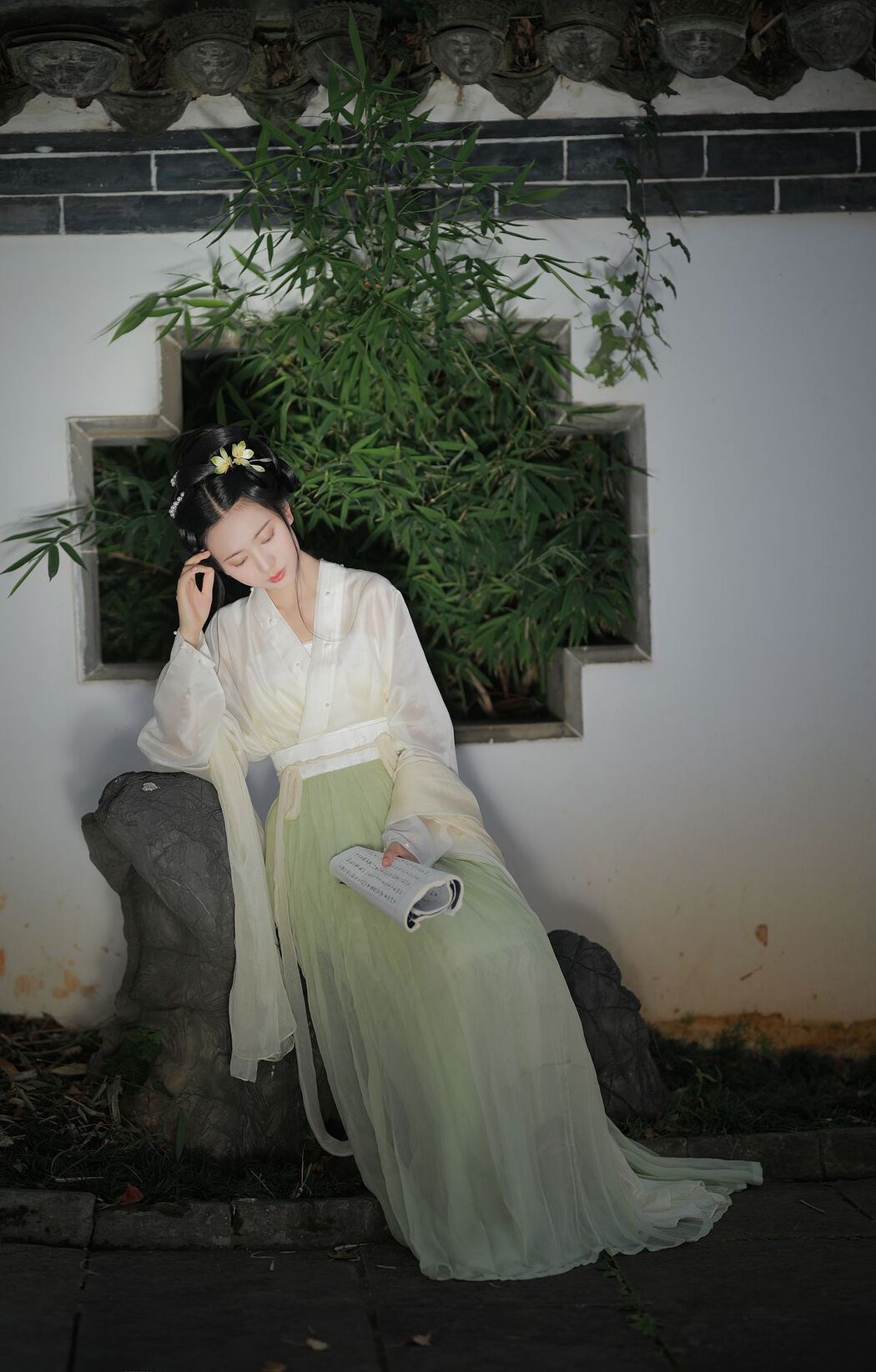 YiTuYu艺图语 Vol.2572 Yu Jin
